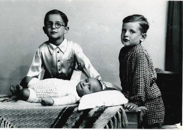 Fred als baby, samen met zijn broers André en Robbie. Bron: Joods Monument